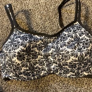 Natori sports bra like new has underwire